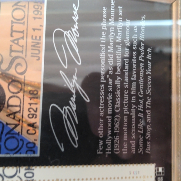 First day issue Marilyn Monroe Stamp sheet with Stamp of Some Like it Hot - Picture 5 of 7